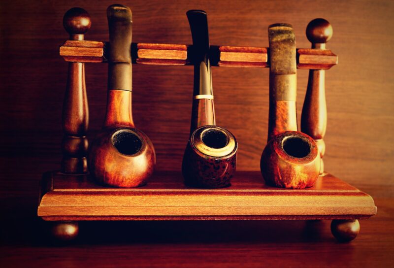 Did you know that not all tobacco pipes are created equal these days? Here's the complete guide that makes choosing the best tobacco pipe simple.