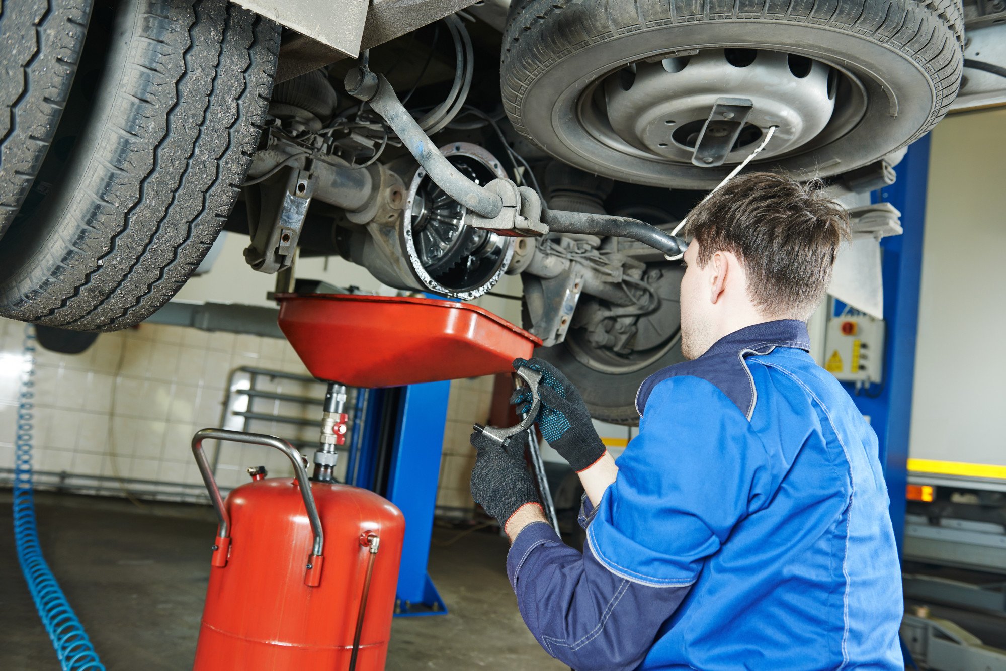 What are the most common problems that require truck and trailer repair? How crucial is maintenance for fleet vehicles? Here's what you need to know.